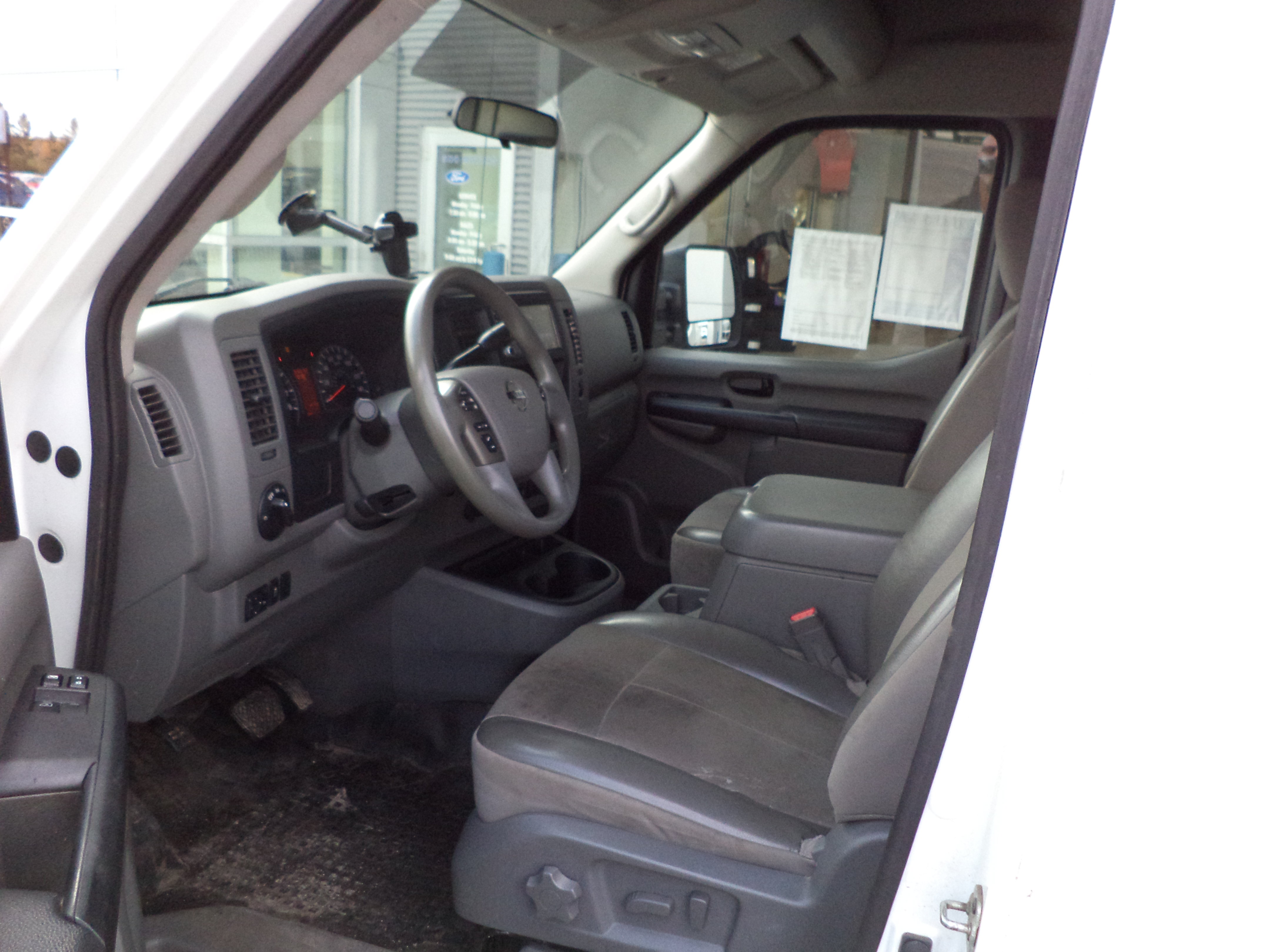 Used 2020 Nissan NV 3500 SL w/ Back Door Glass Package RWD image 2