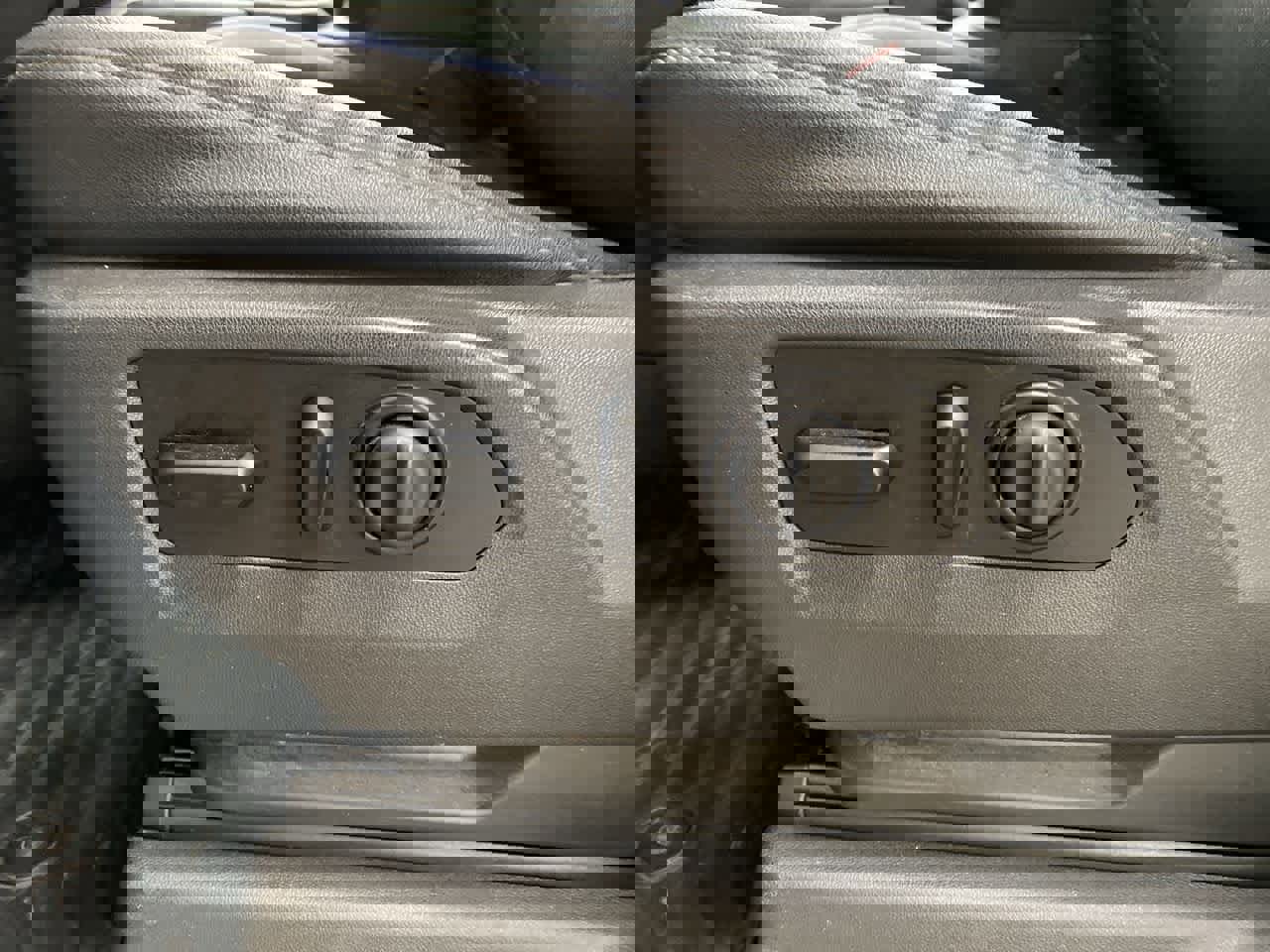 Used 2021 Chevrolet Silverado 2500 LTZ w/ LTZ Convenience Package image 15