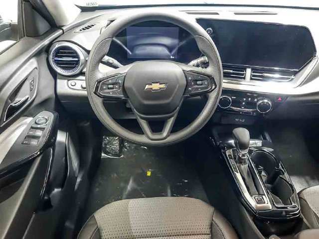 New 2026 Chevrolet Trax LT w/ LT Convenience Package FWD image 12