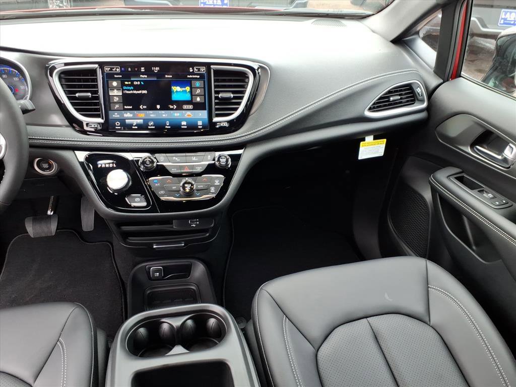 New 2026 Chrysler Pacifica Select image 11