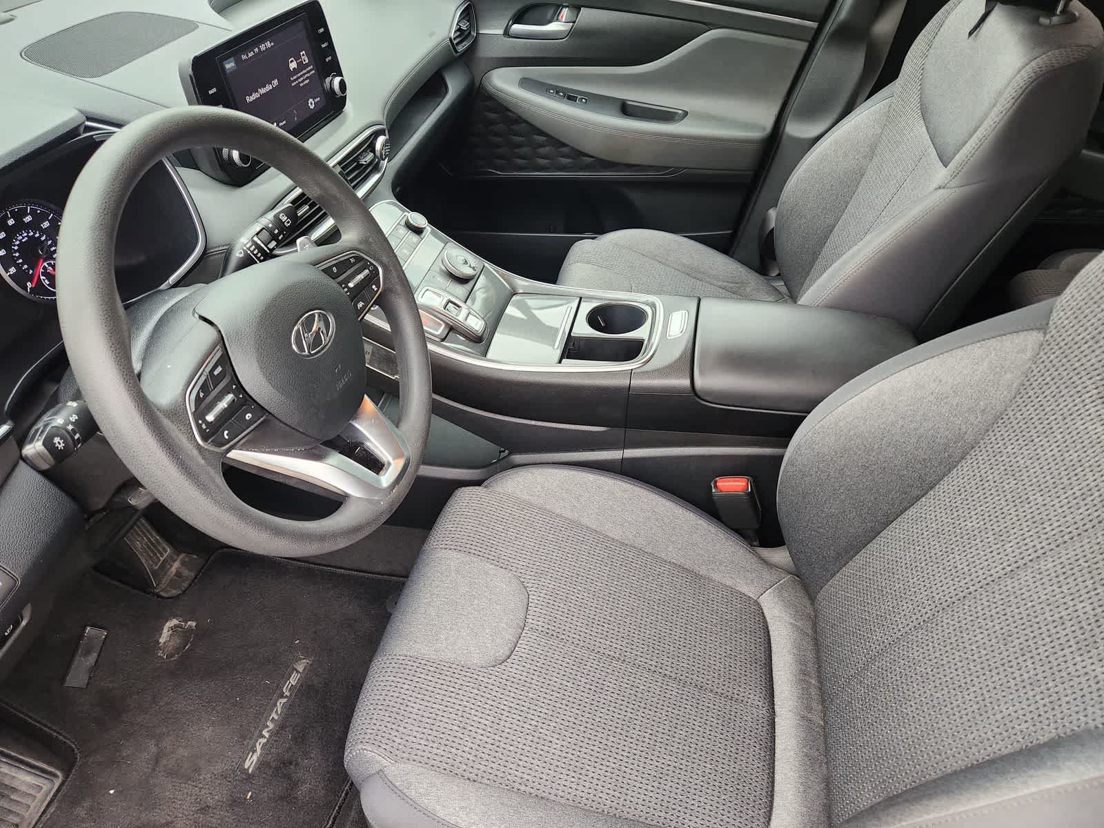 Used 2021 Hyundai Santa Fe SE FWD image 2