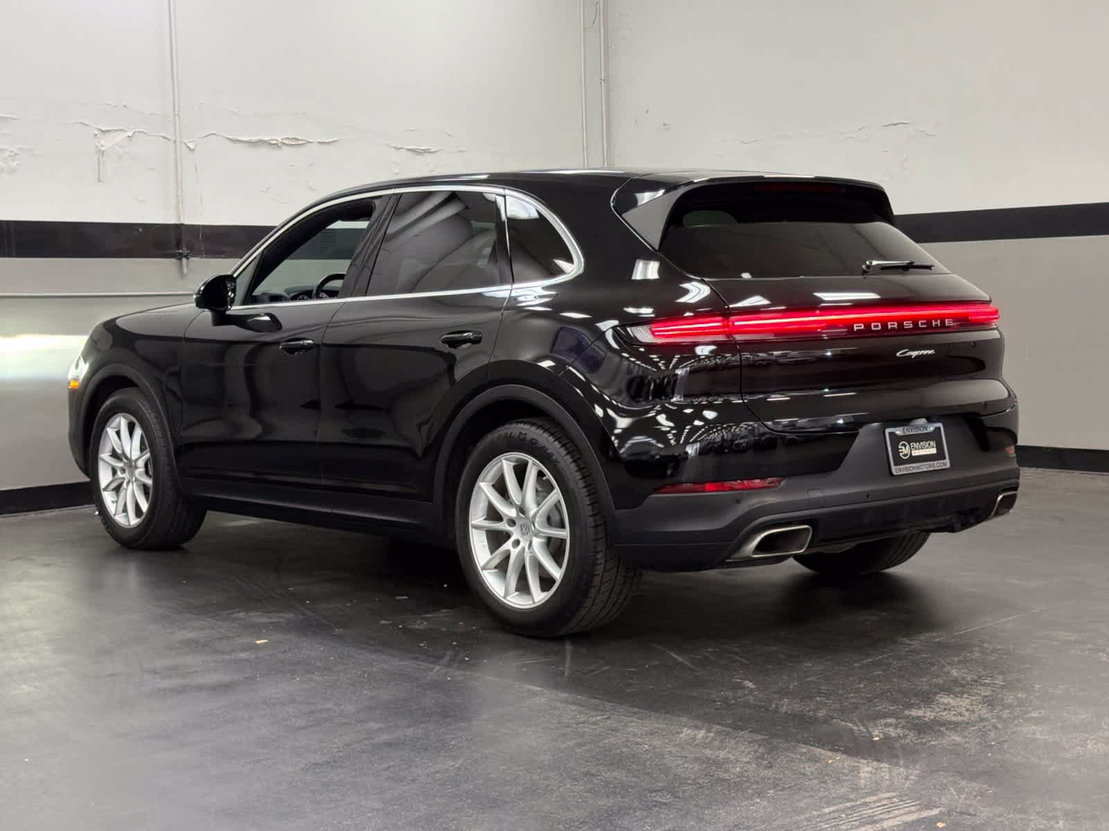 Used 2024 Porsche Cayenne AWD/4WD image 9