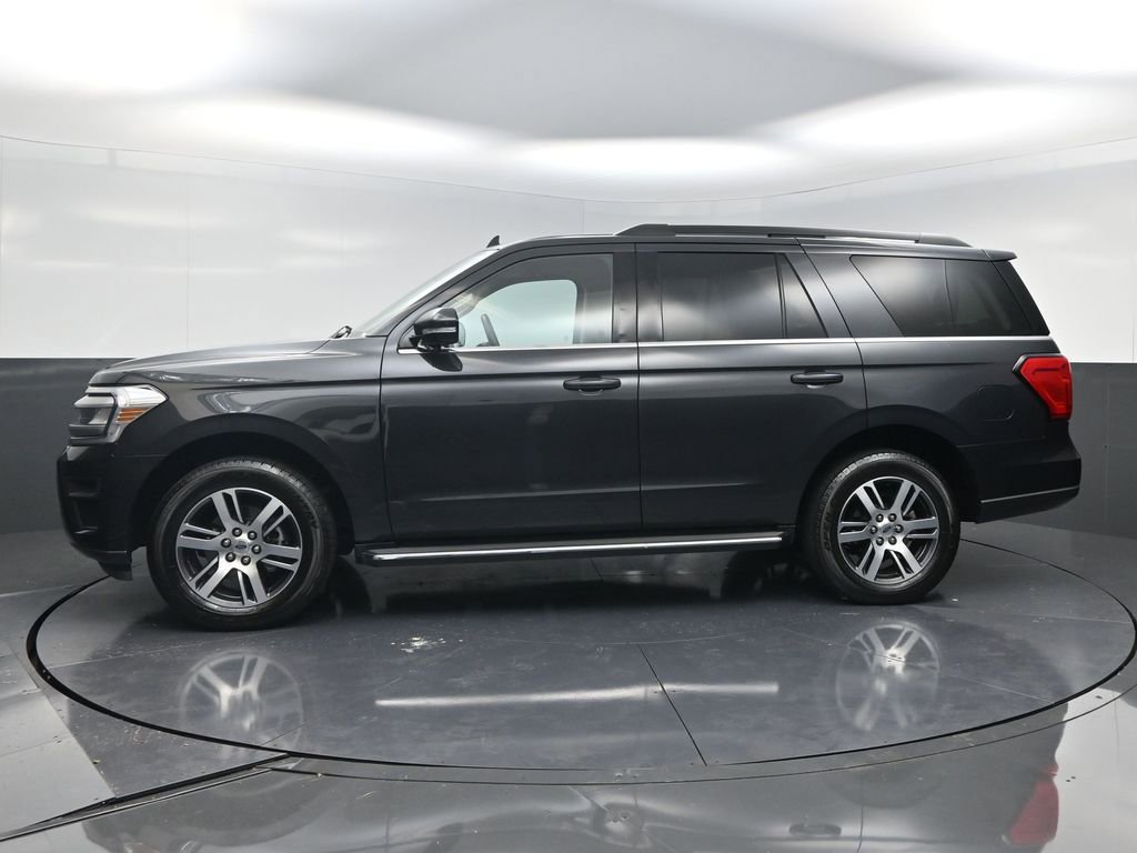 Used 2022 Ford Expedition XLT image 3