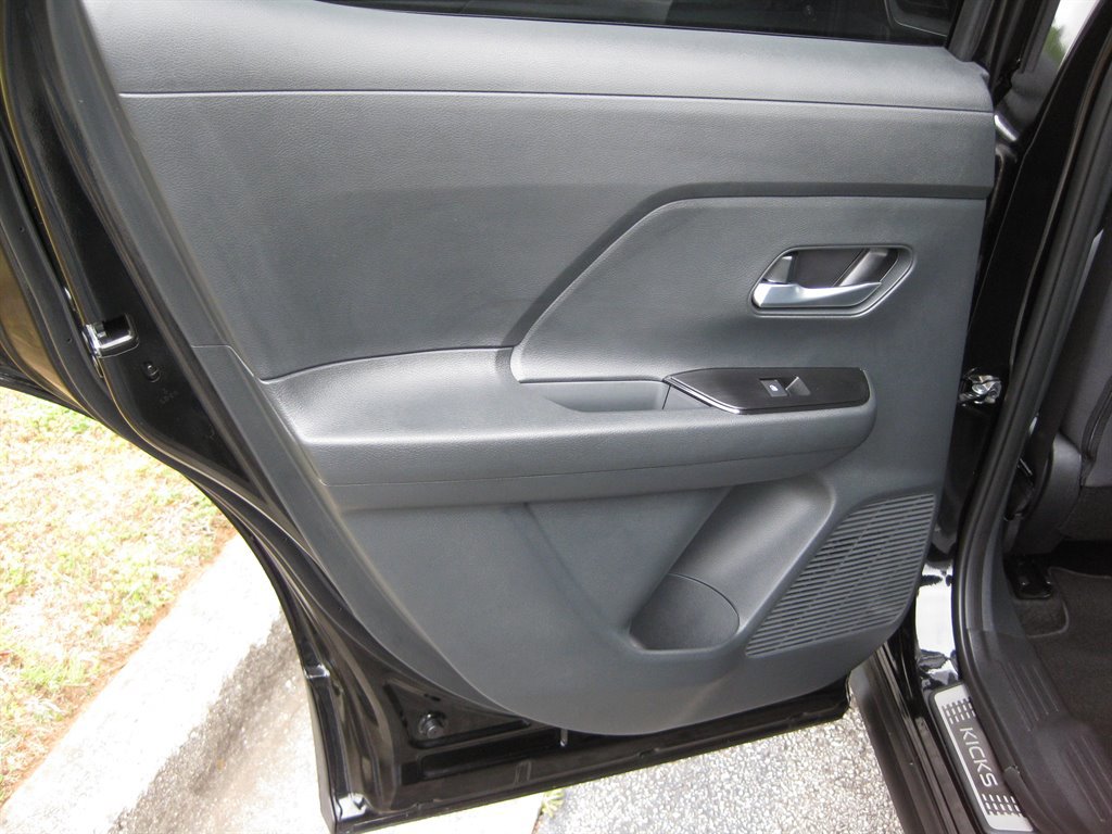 Used 2025 Nissan Kicks SV FWD image 25