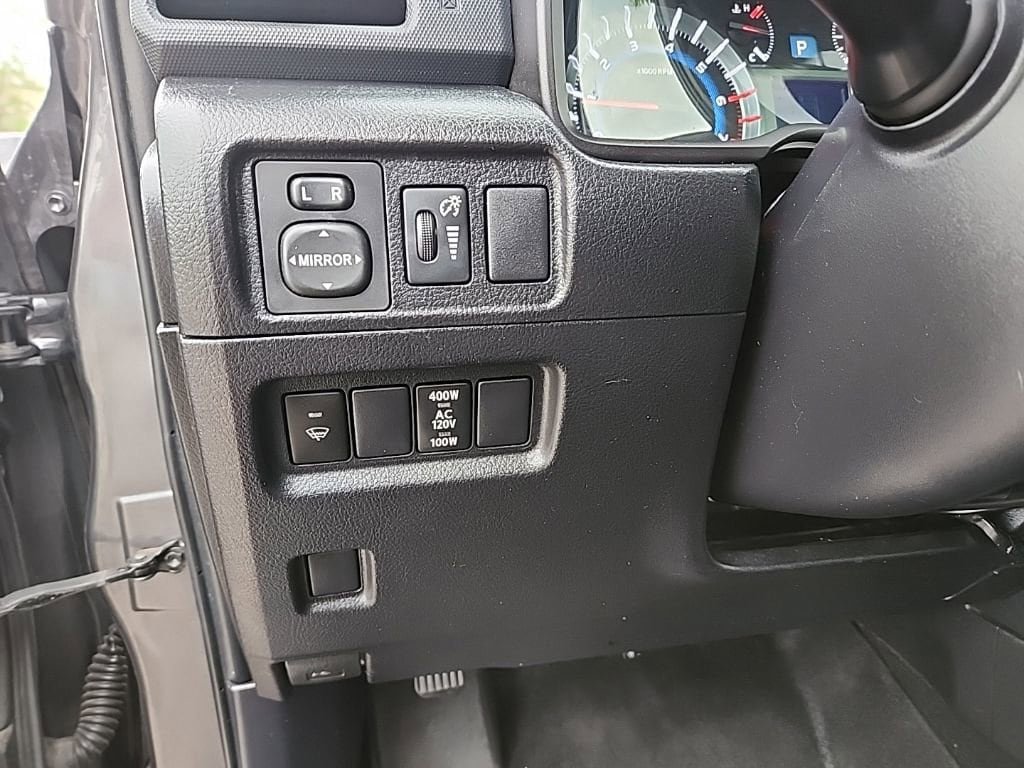 Used 2014 Toyota 4Runner SR5 AWD/4WD image 15