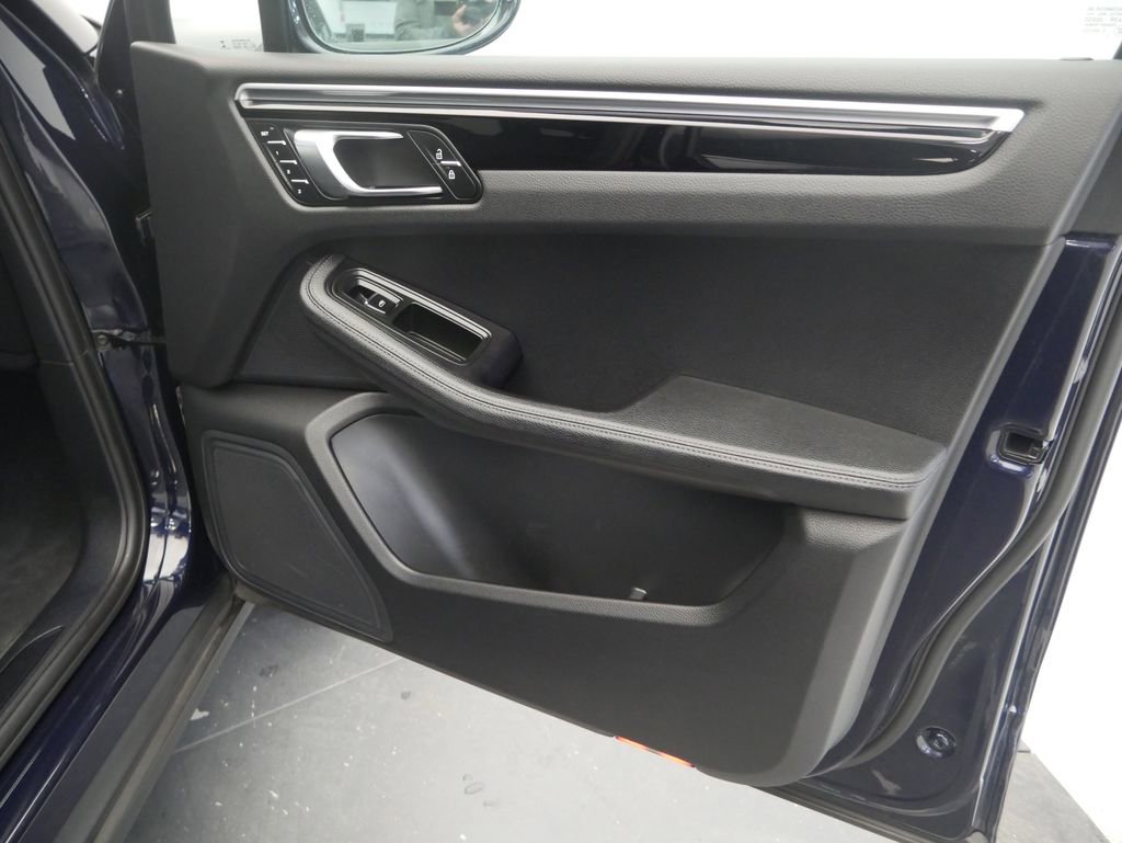 Certified 2023 Porsche Macan image 24