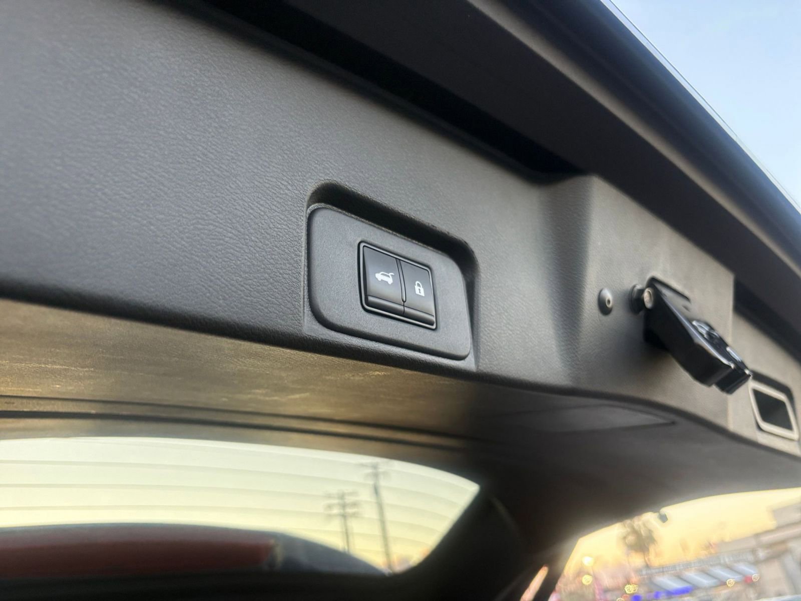Used 2025 Nissan Rogue SV image 23