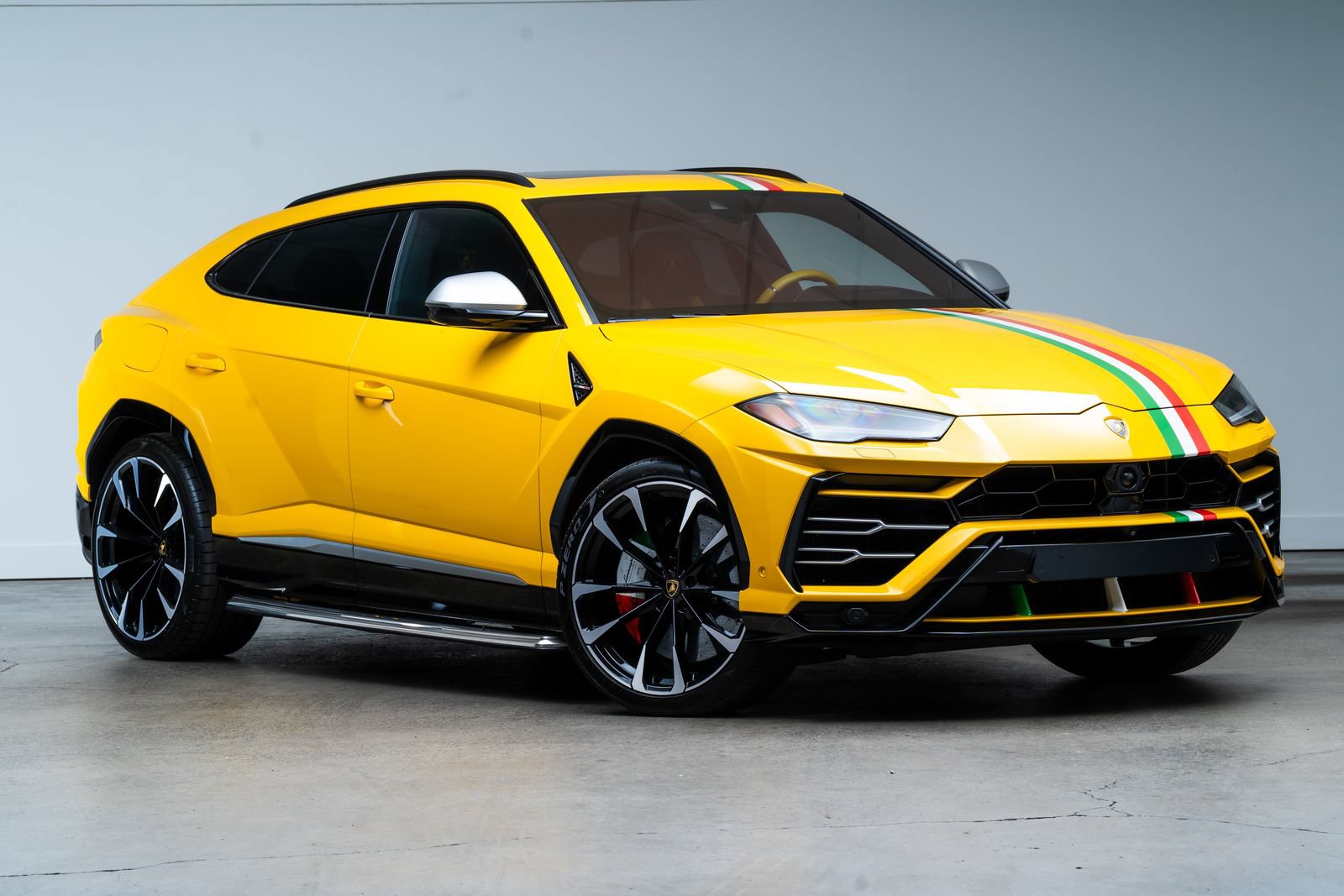 Used 2019 Lamborghini Urus AWD/4WD image 29