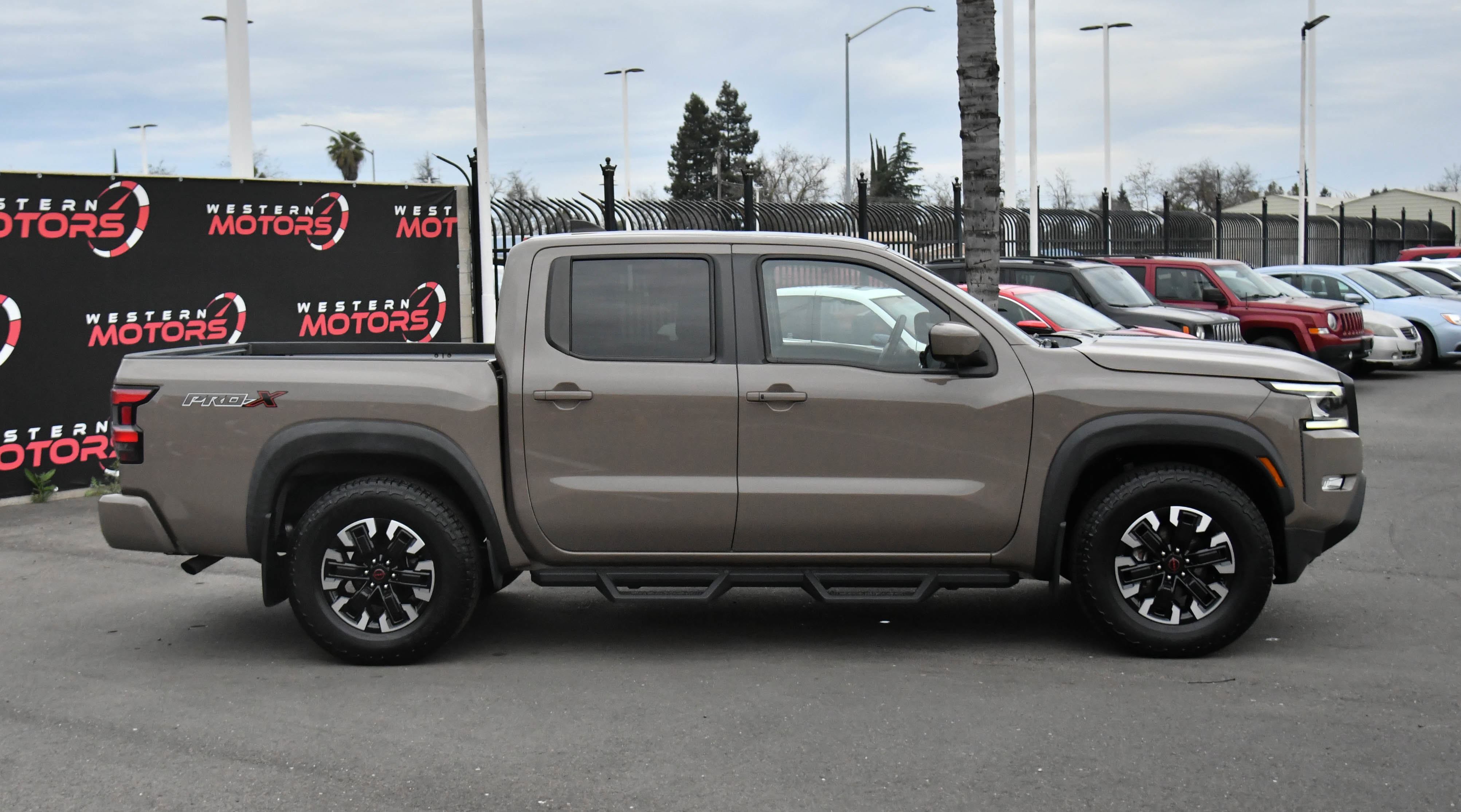 Used 2023 Nissan Frontier Pro-X w/ Pro Convenience Package image 9