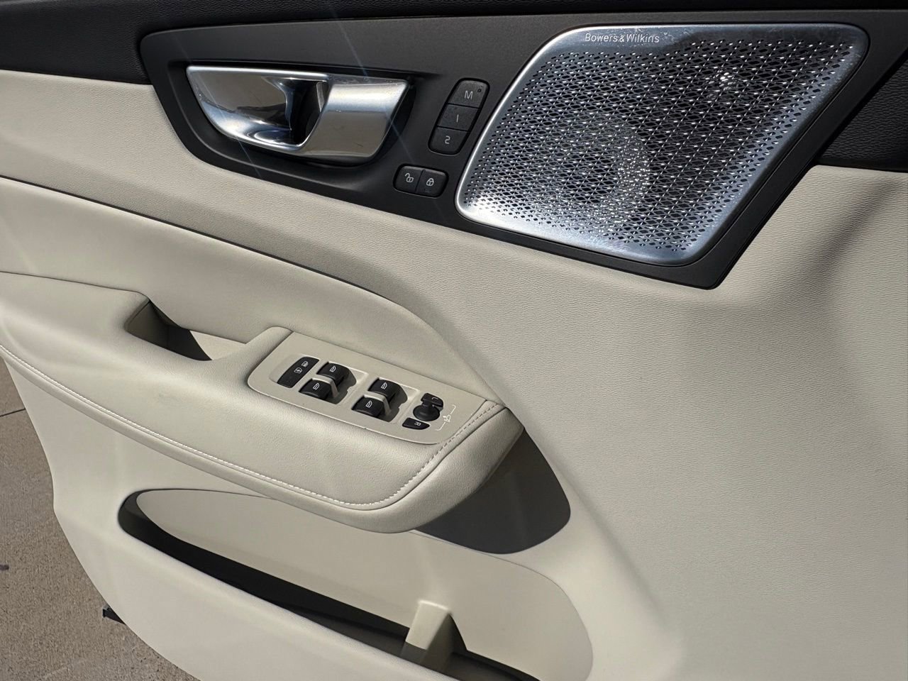 New 2026 Volvo XC60 B5 Ultra w/ Protection Package Premier image 19