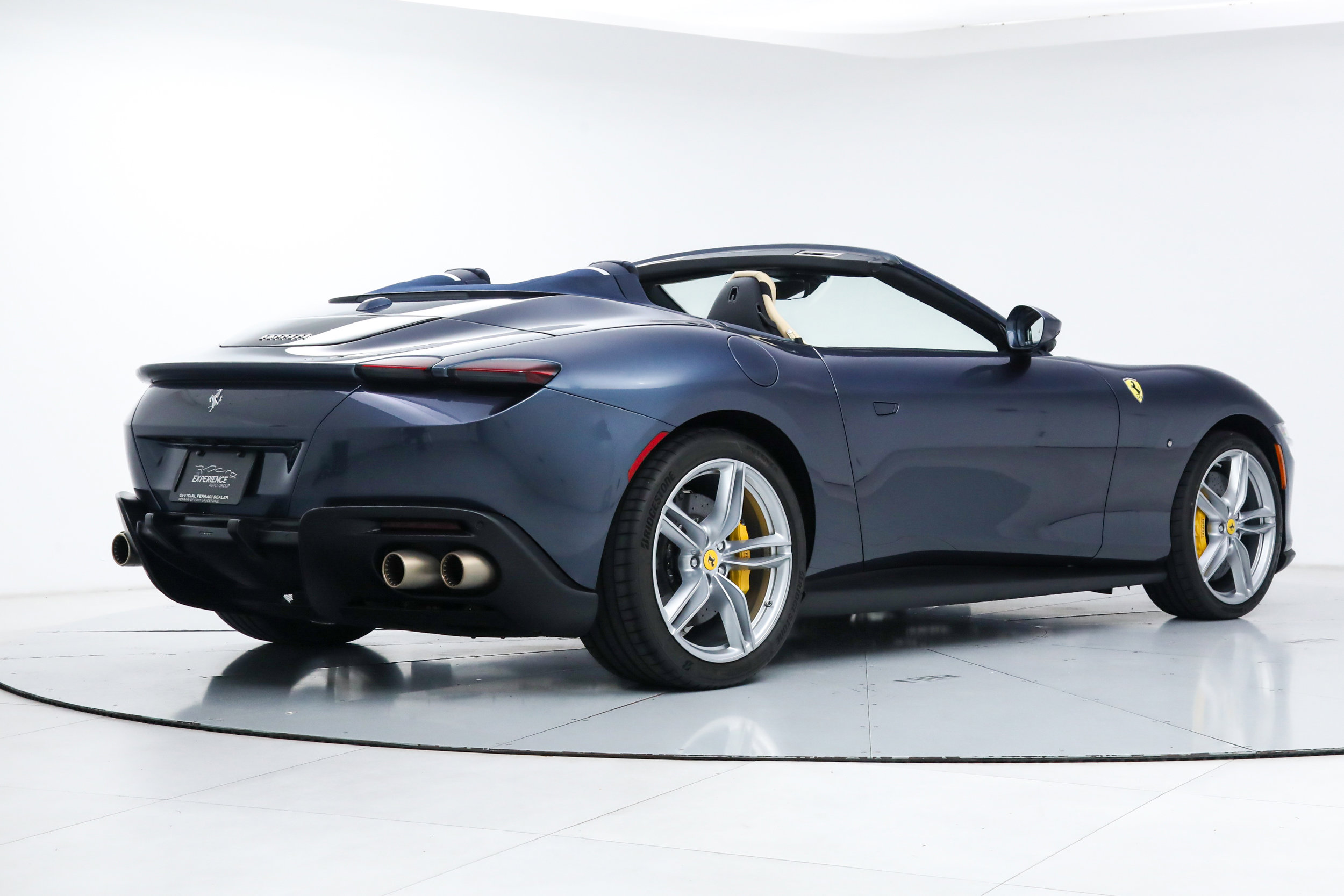 Certified 2025 Ferrari Roma Spider RWD image 3