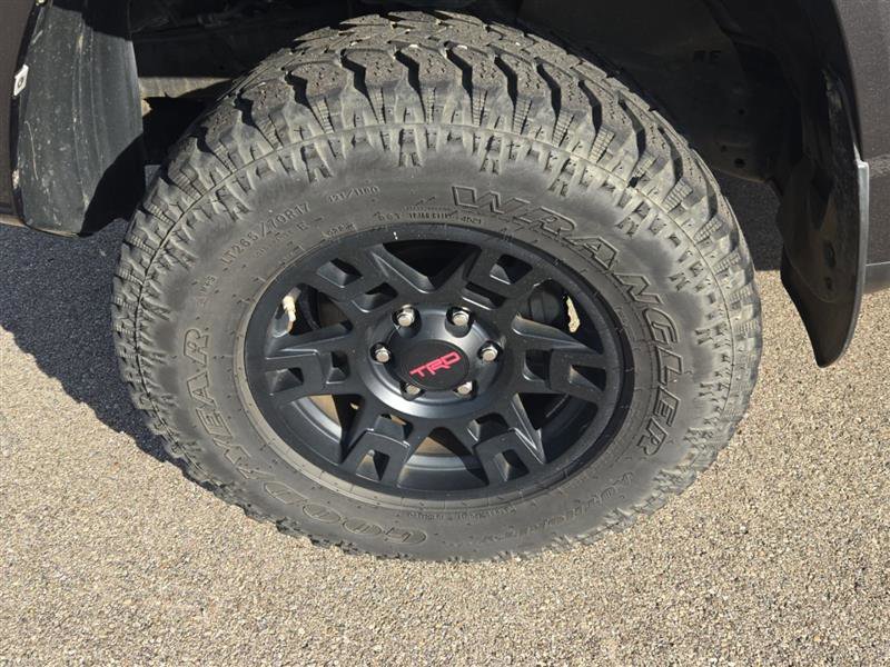 Used 2018 Toyota 4Runner TRD Off-Road Premium AWD/4WD image 11