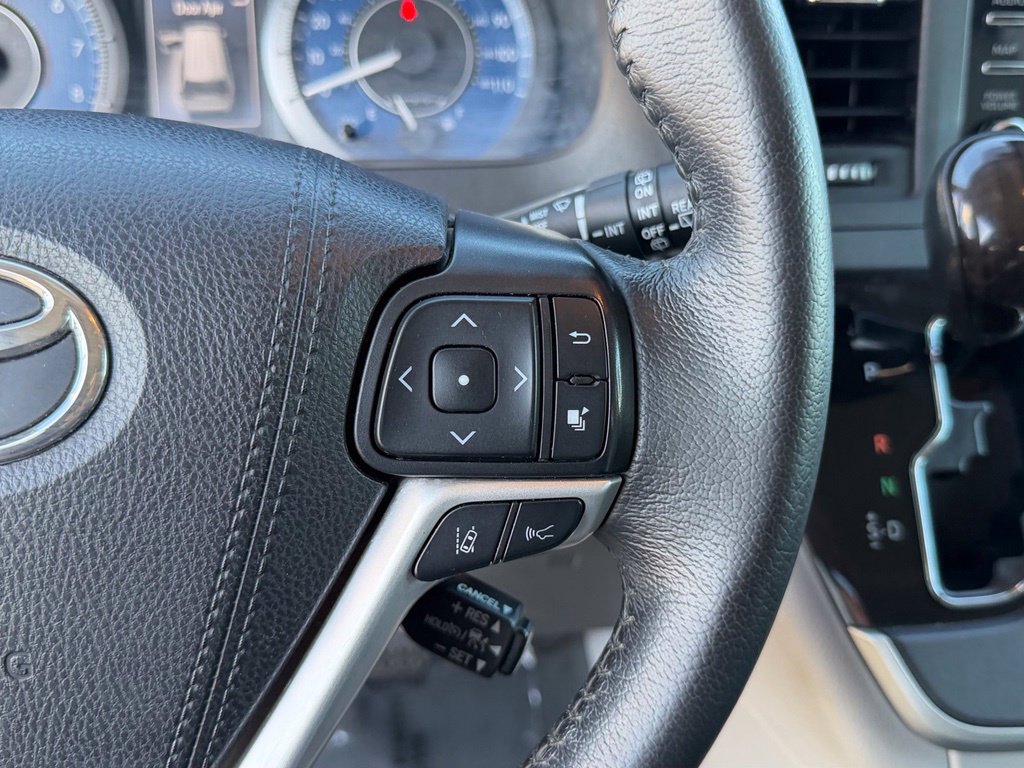 Used 2020 Toyota Sienna XLE FWD image 23