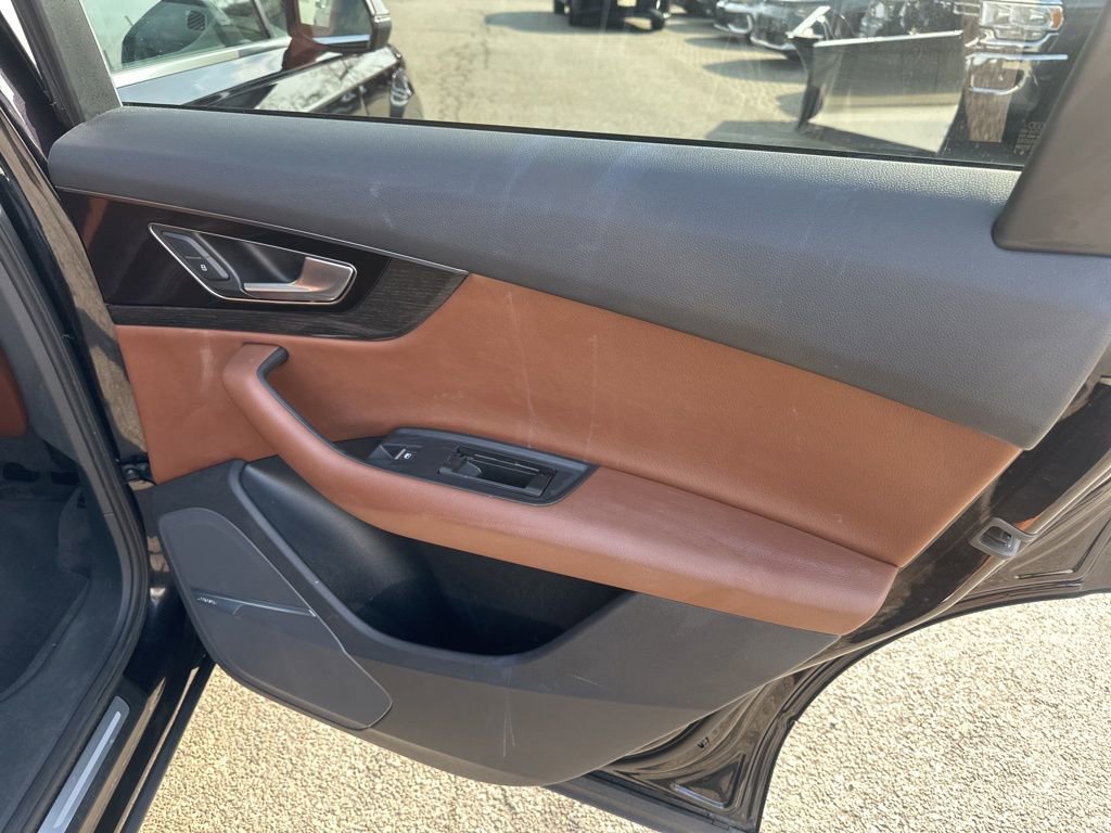 Used 2018 Audi Q7 3.0T Premium Plus w/ Premium Plus Package image 34