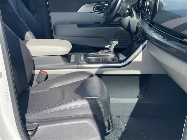 Used 2024 Kia Carnival LX image 25