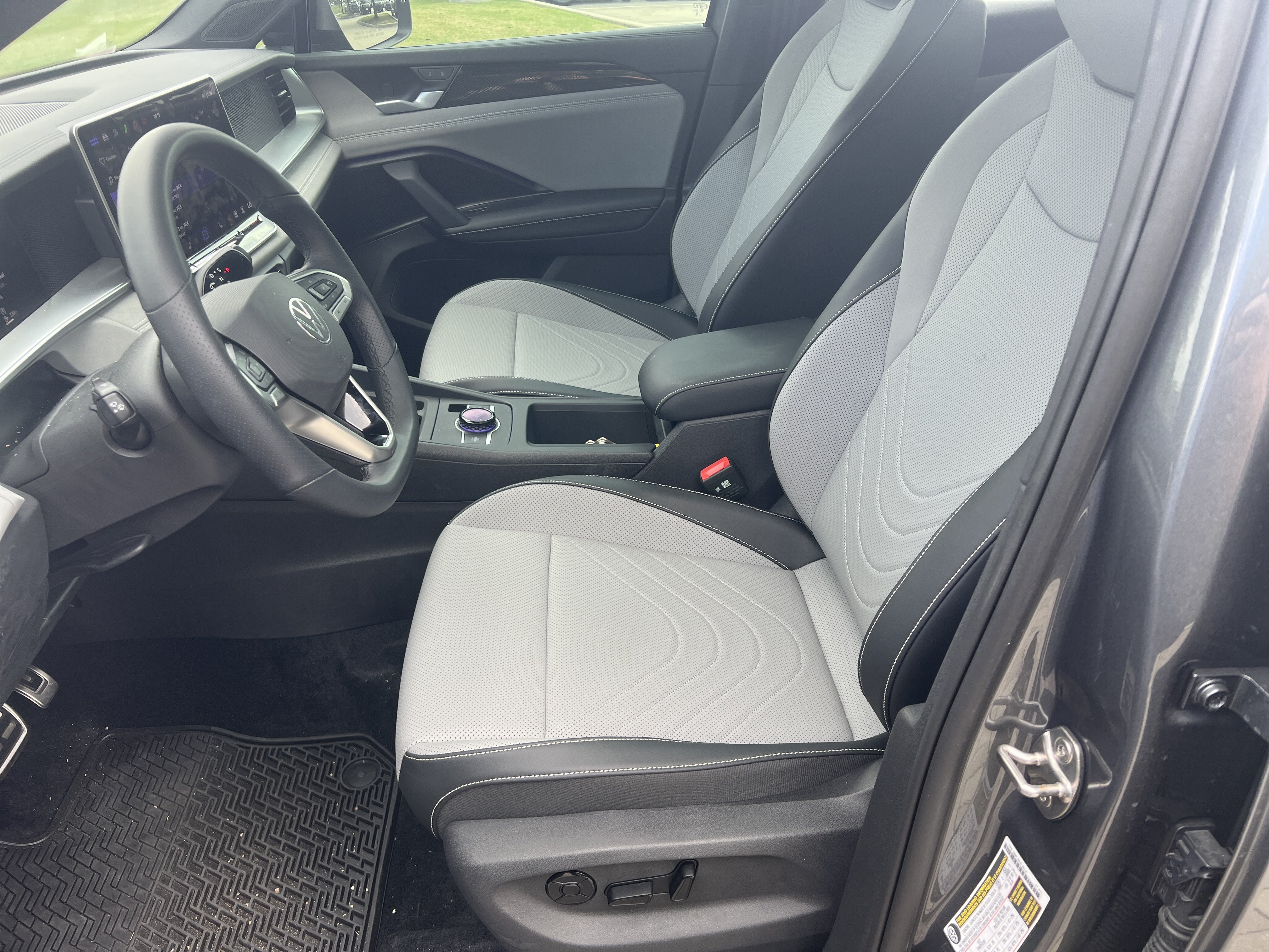 Certified 2026 Volkswagen Tiguan SE R-Line FWD image 13