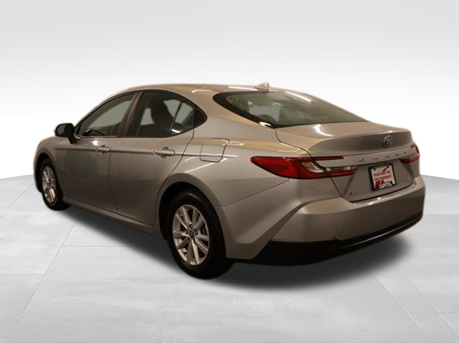Used 2025 Toyota Camry LE FWD image 5