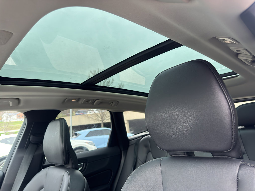 Used 2023 Volvo XC60 B5 Core w/ Climate Package image 15