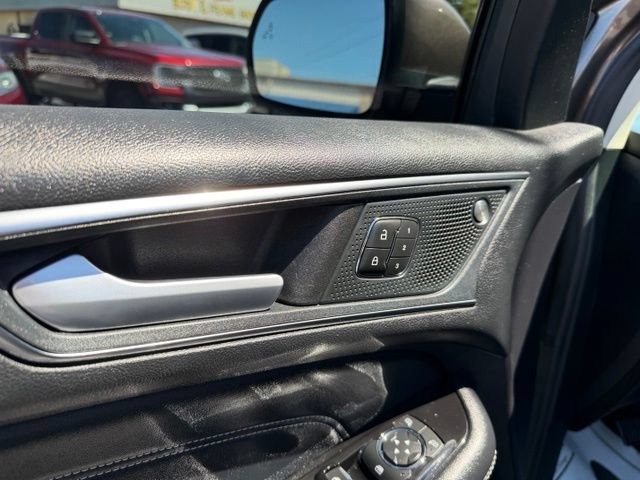 Used 2019 Ford Edge Titanium FWD image 25
