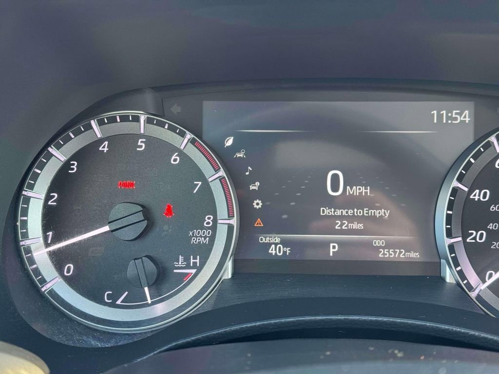 Used 2023 Toyota Highlander XLE image 25