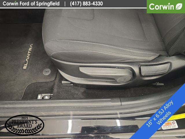 Used 2021 Hyundai Elantra Blue image 33