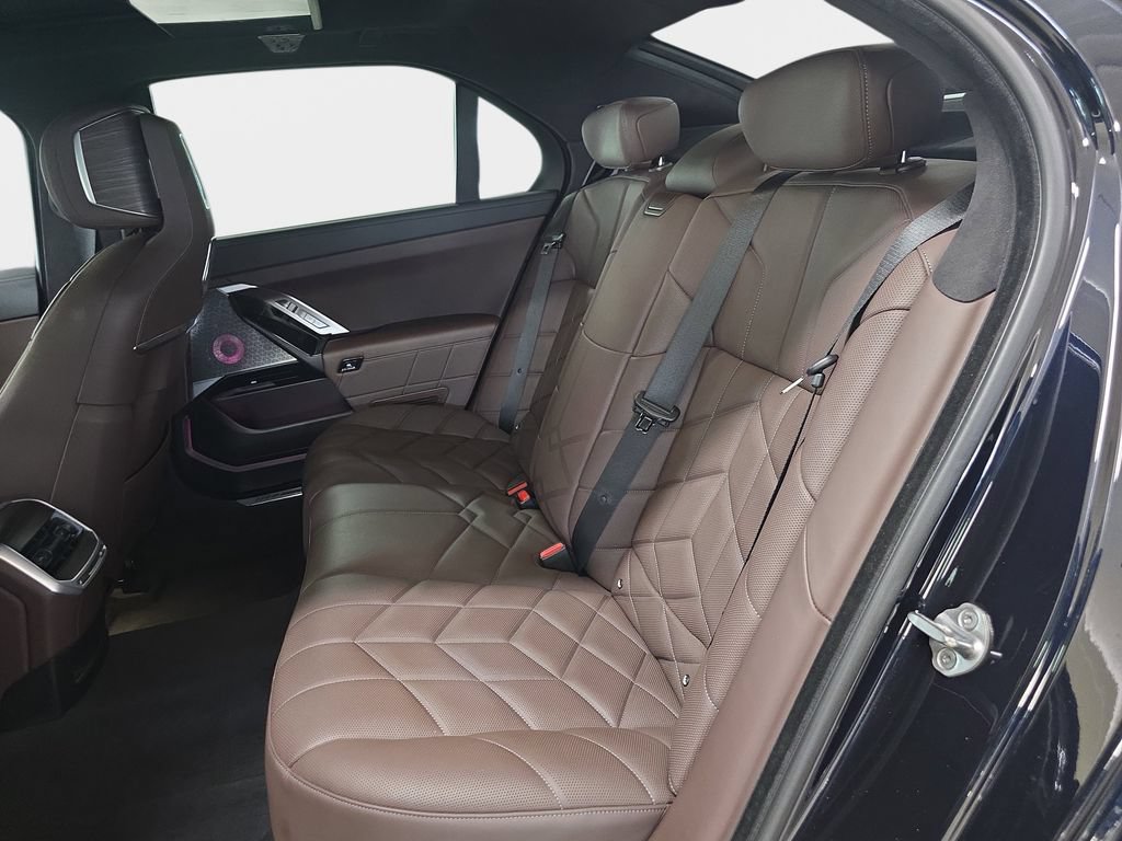 Certified 2023 BMW 740i RWD image 14