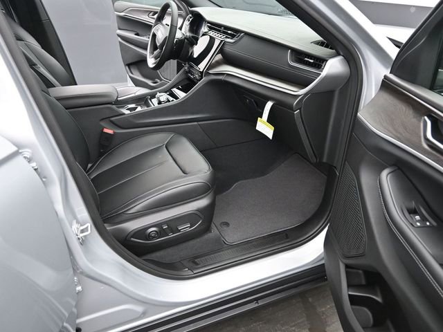 New 2025 Jeep Grand Cherokee L Limited w/ Black Appearance Package image 19