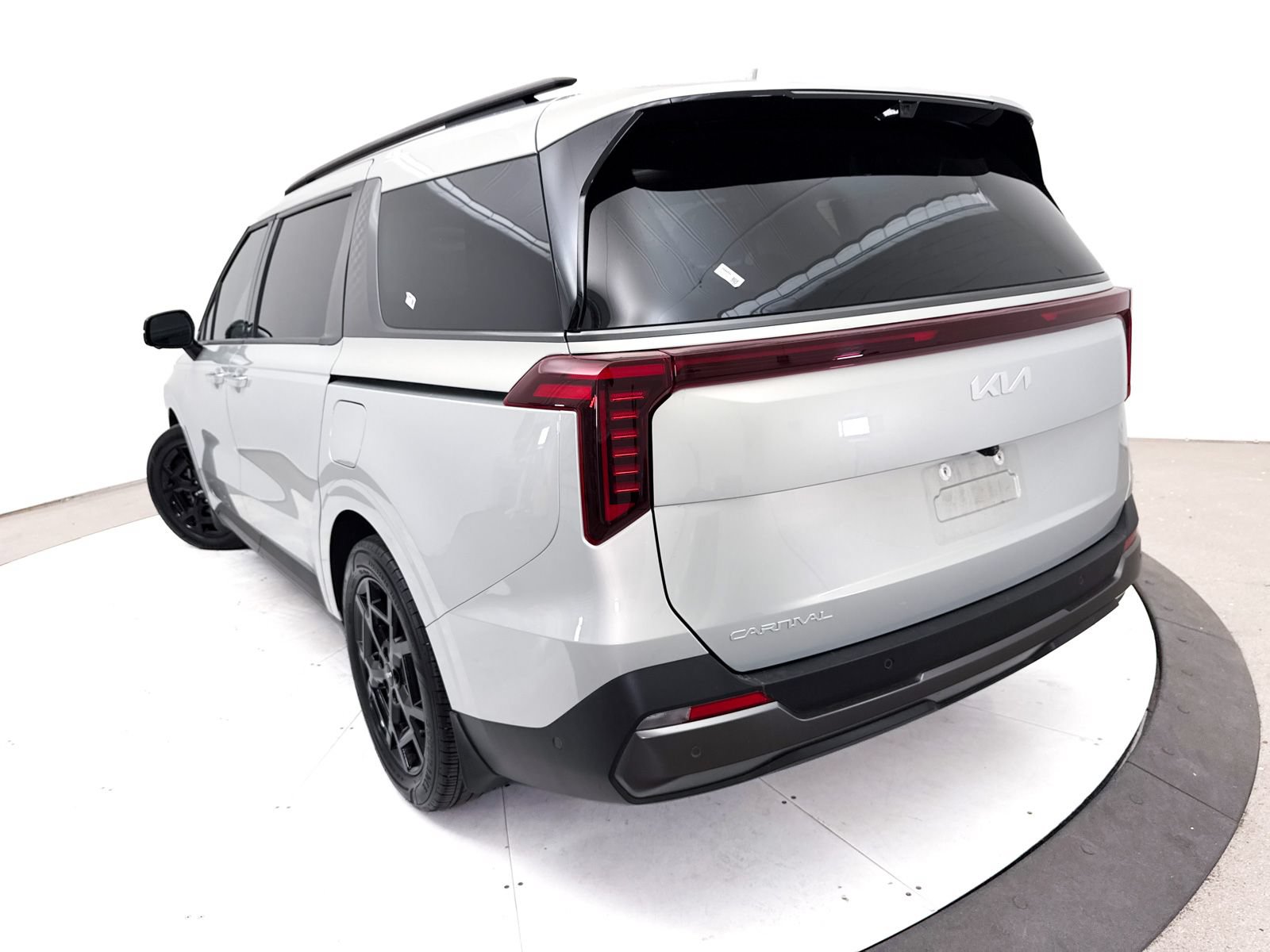 Certified 2025 Kia Carnival SX Prestige FWD image 9