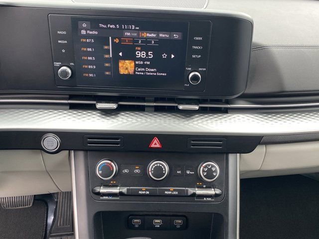 Used 2023 Kia Carnival LX image 10