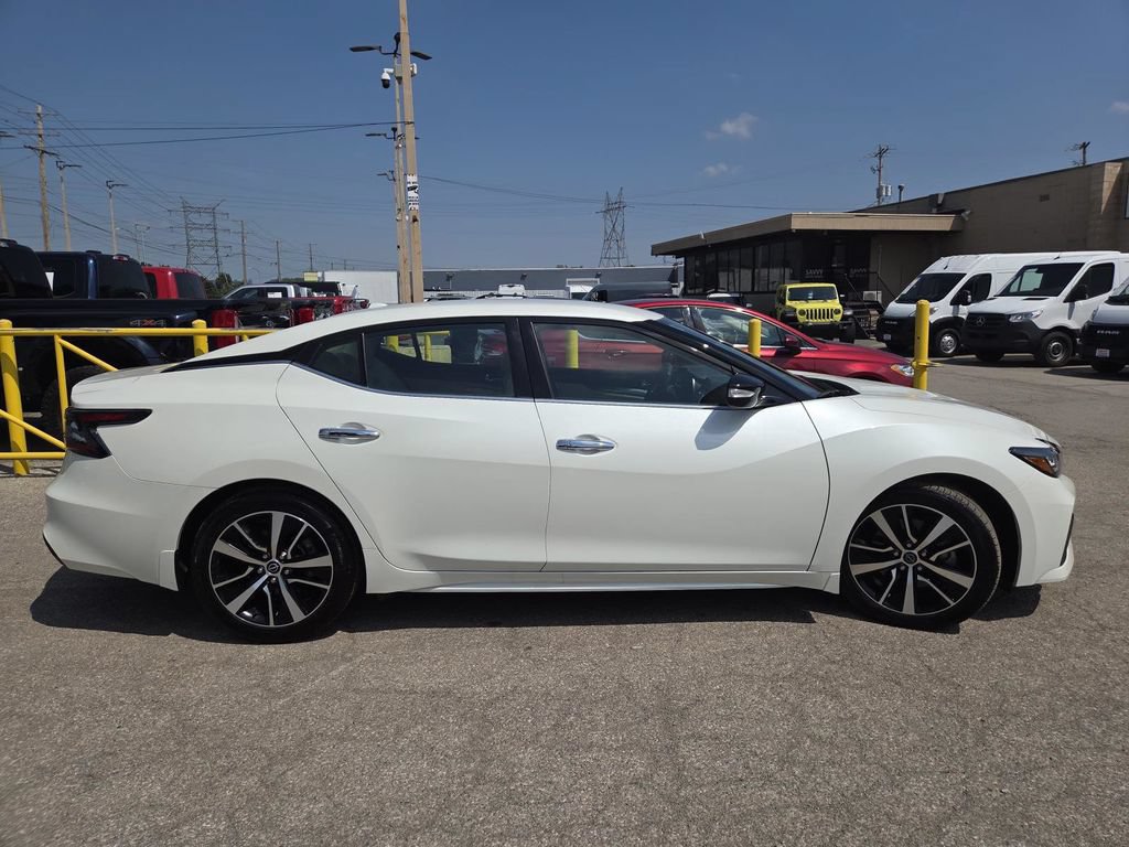 Used 2023 Nissan Maxima SV w/ Floor Mat Group FWD image 16