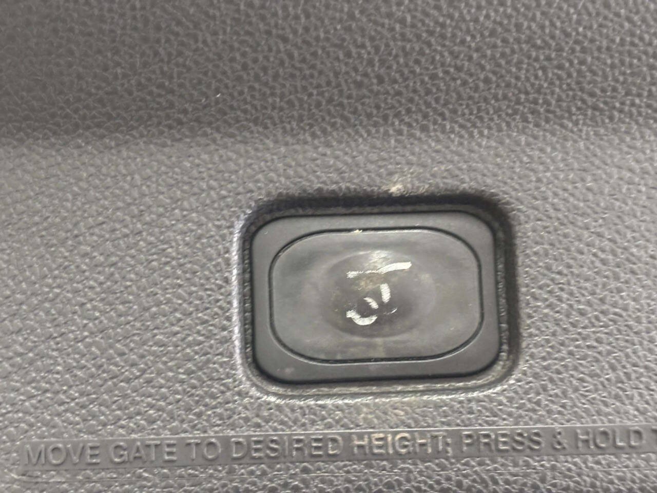 Used 2015 Ford Explorer XLT w/ Equipment Group 202B AWD/4WD image 7