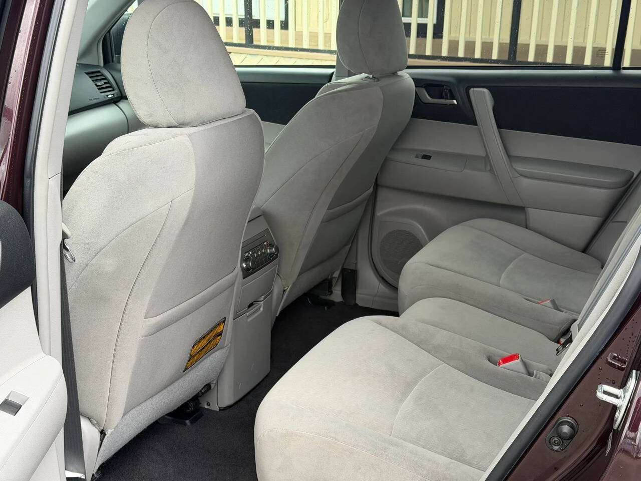 Used 2013 Toyota Highlander Plus AWD/4WD image 14