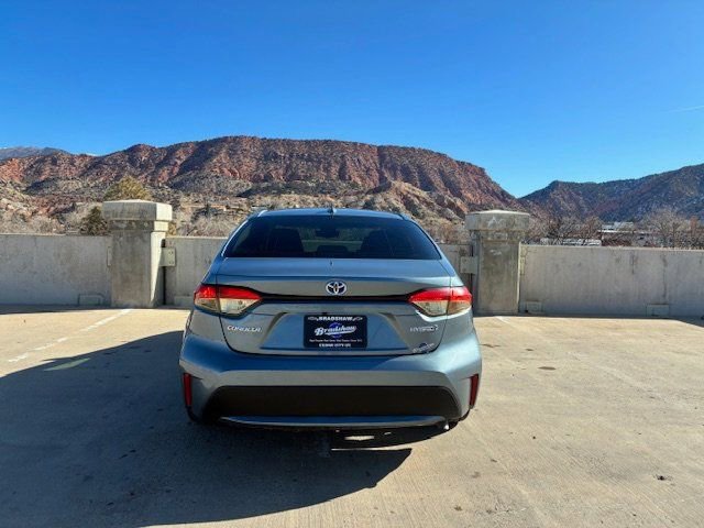 Used 2021 Toyota Corolla LE image 7