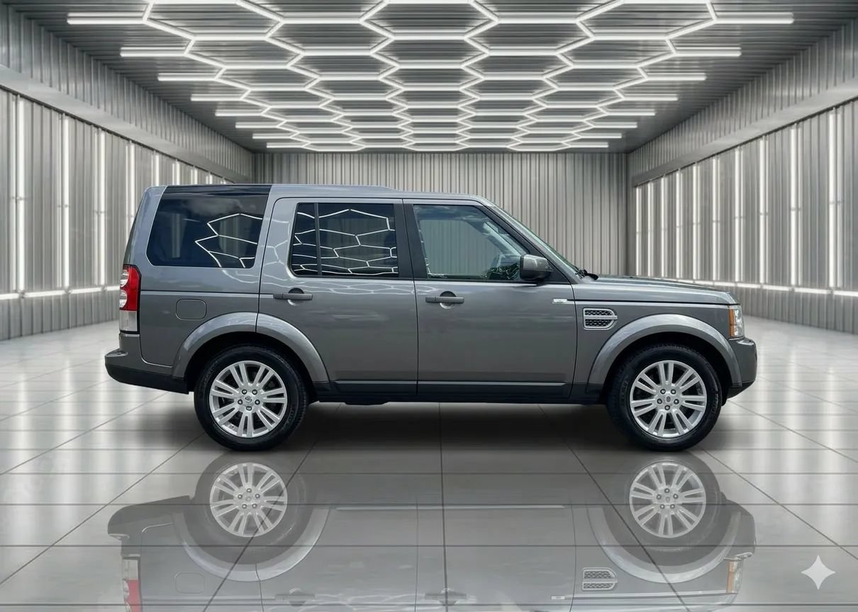 Used 2011 Land Rover LR4 HSE LUX AWD/4WD image 2