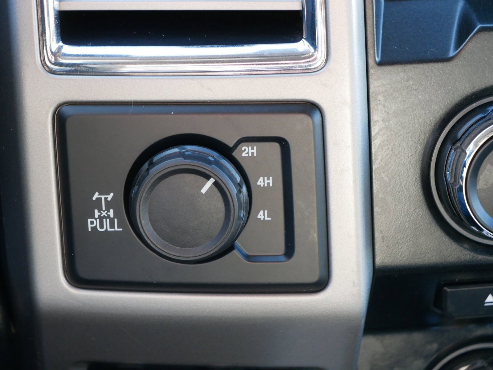 Used 2017 Ford F350 Lariat w/ Chrome Package image 29