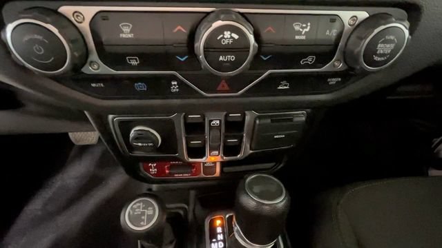 Used 2024 Jeep Wrangler Unlimited AWD/4WD image 30