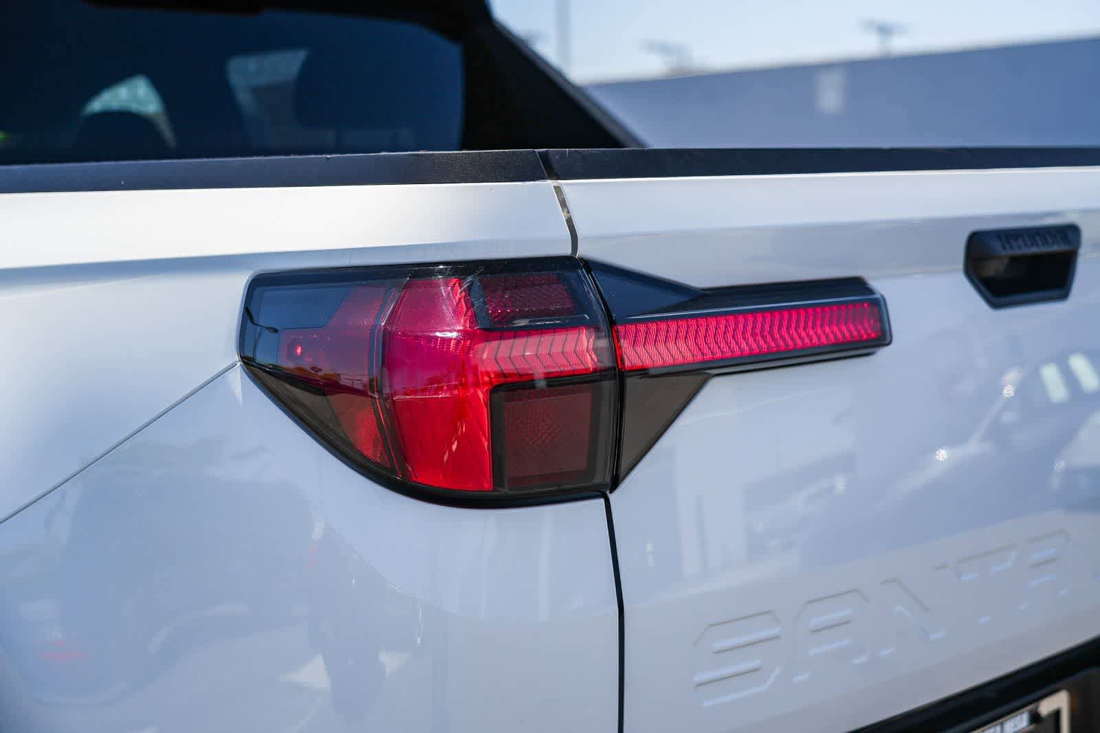 Used 2025 Hyundai Santa Cruz SE FWD image 9