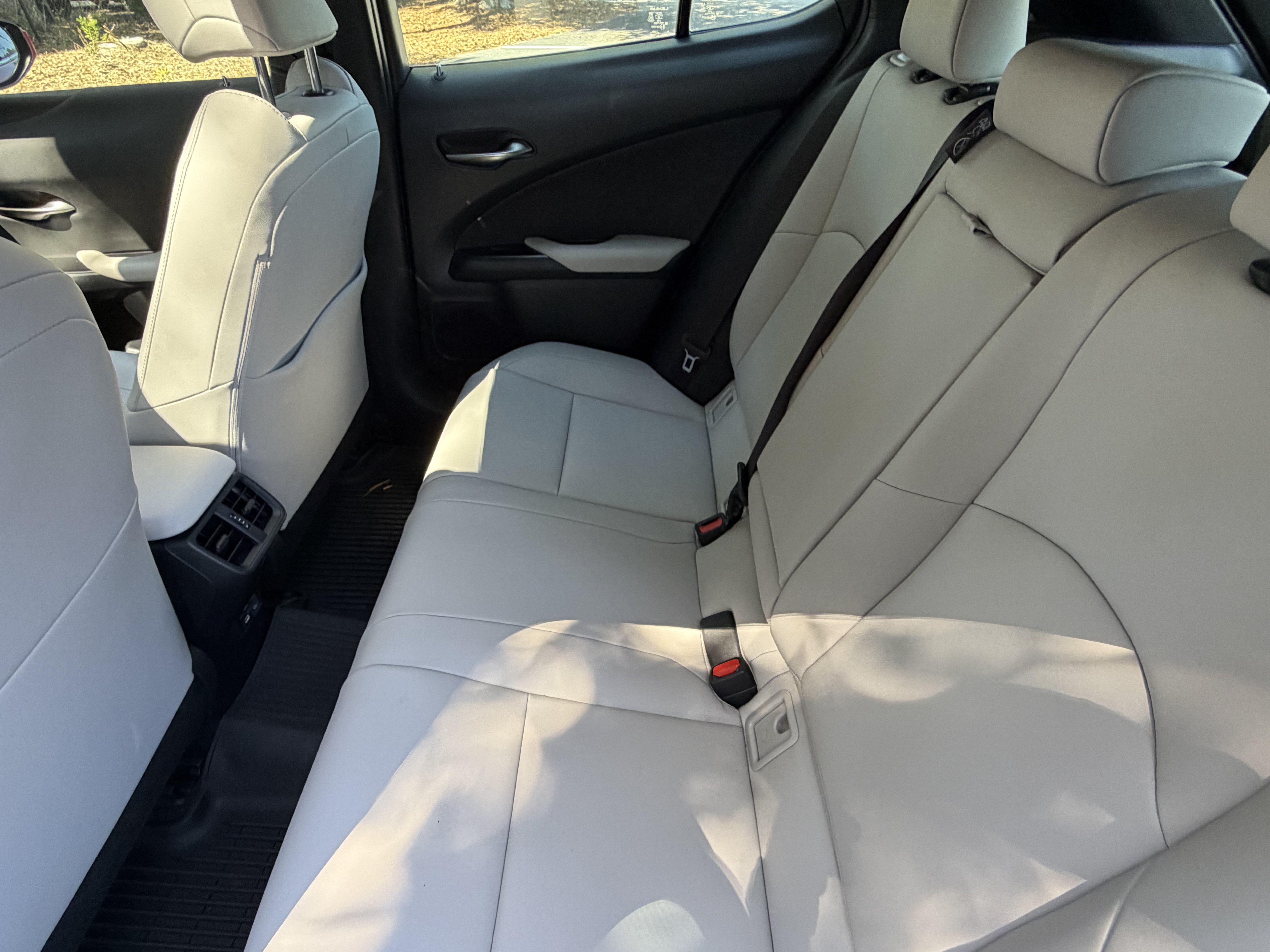Certified 2025 Lexus UX 300h FWD w/ Accessory Package (Z1) image 29