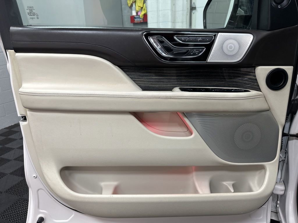 Used 2019 Lincoln Navigator L Black Label w/ Cargo Package AWD/4WD image 18