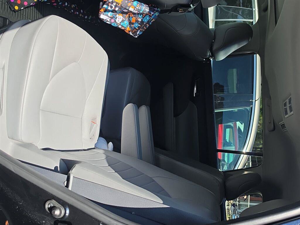 Used 2020 Toyota Highlander XLE AWD/4WD image 4