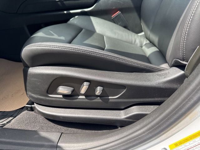 Used 2024 Cadillac XT6 Premium Luxury w/ Technology Package FWD image 10