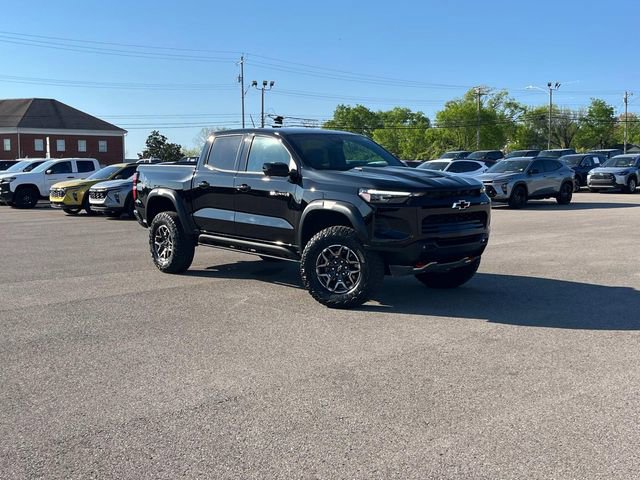 Used 2024 Chevrolet Colorado ZR2 w/ Technology Package AWD/4WD image 2