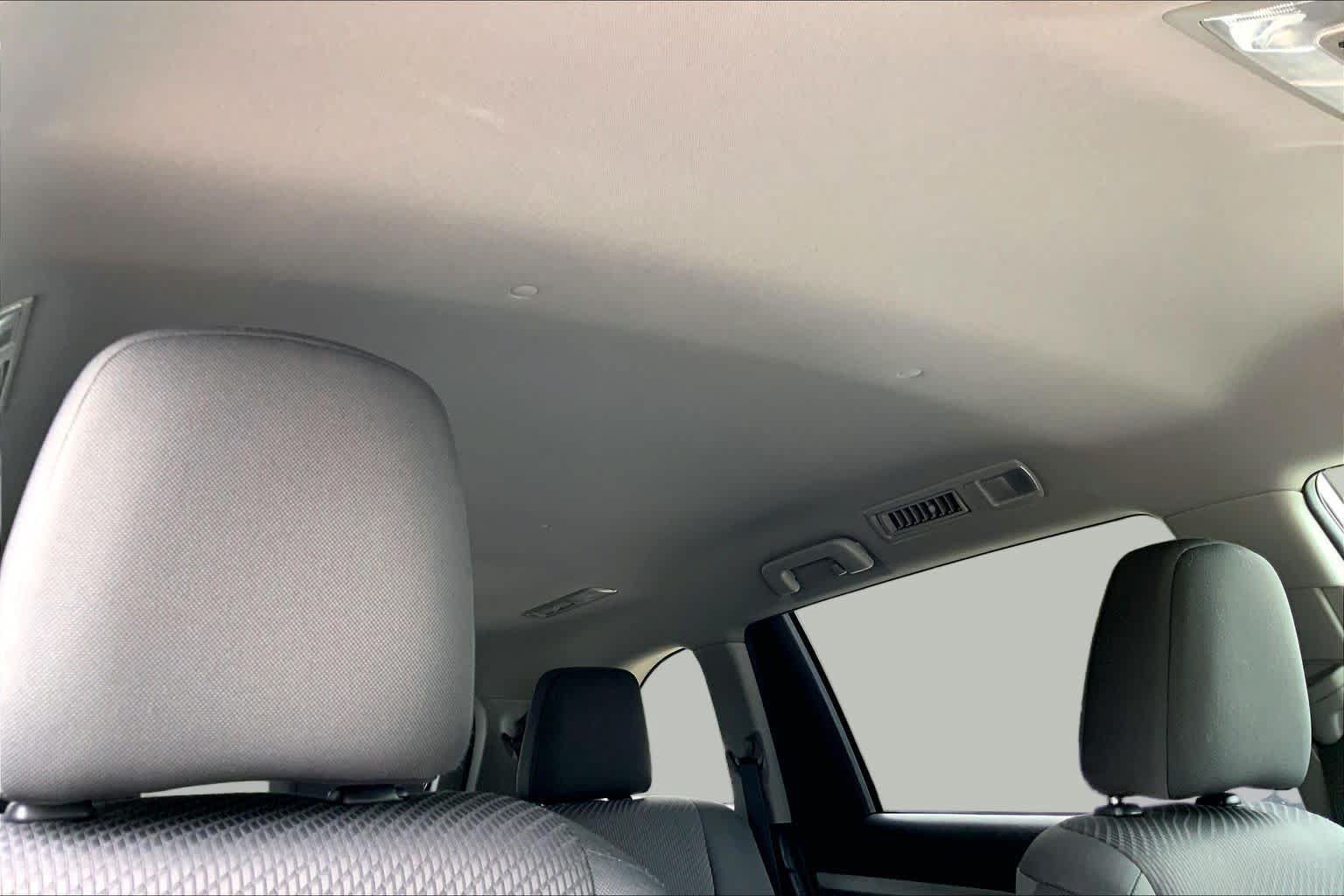 Used 2019 Toyota Highlander LE AWD/4WD image 14
