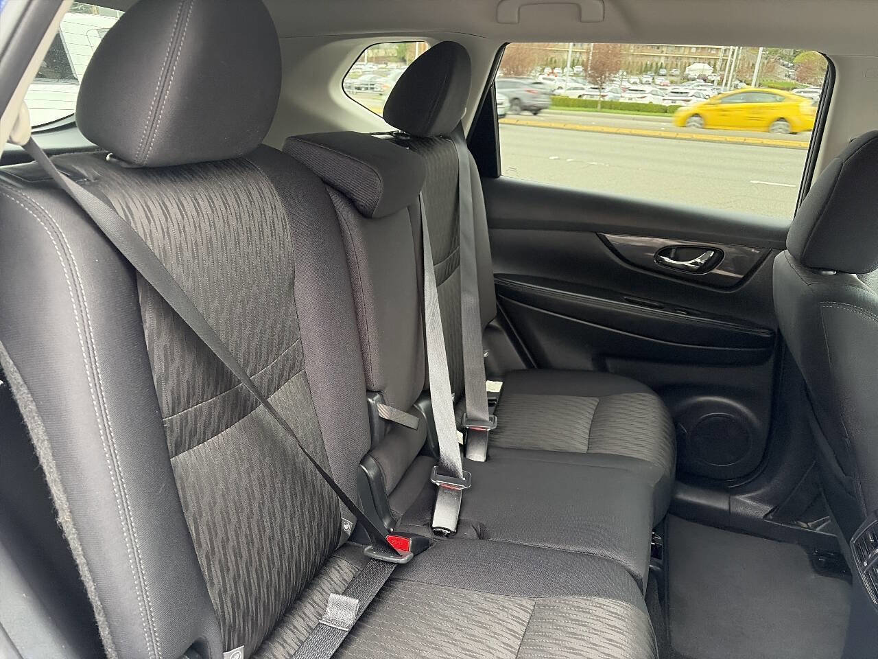 Used 2018 Nissan Rogue SV image 22