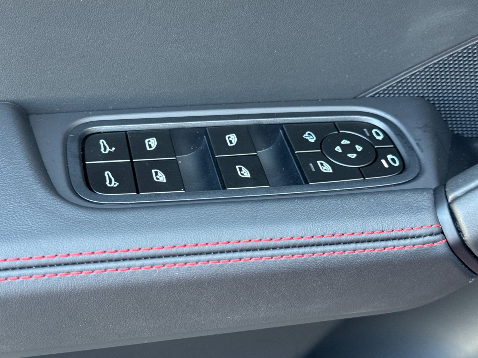 New 2026 Porsche Cayenne S image 13