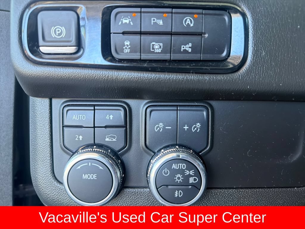 Used 2025 GMC Yukon XL Denali AWD/4WD image 22