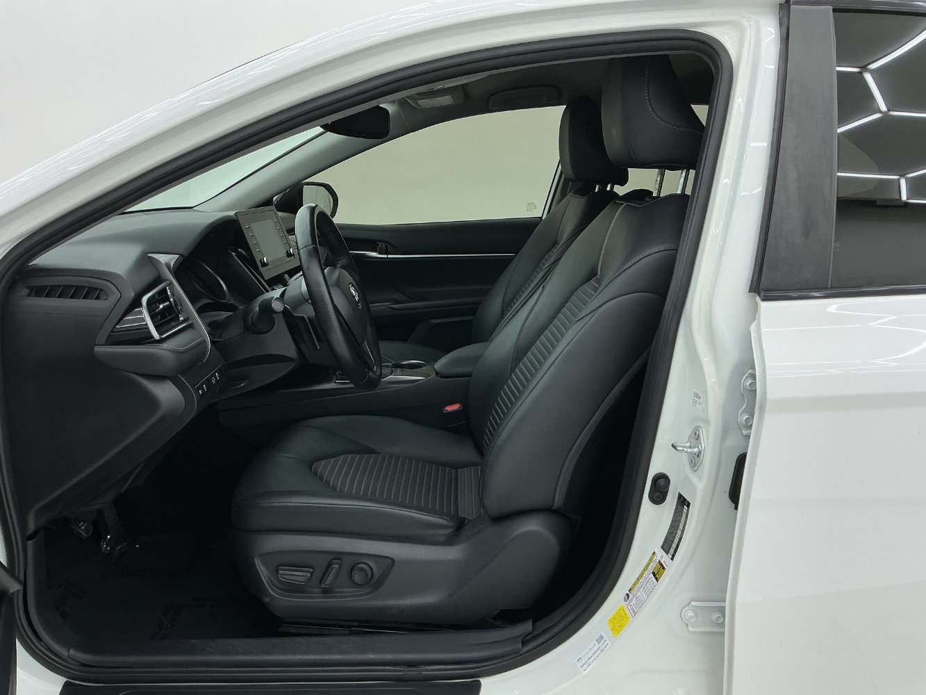 Used 2023 Toyota Camry SE w/ Convenience Package FWD image 14