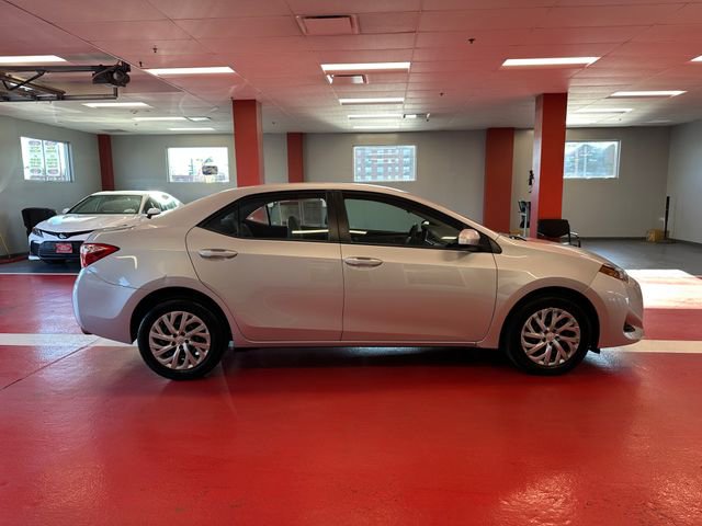 Used 2018 Toyota Corolla LE image 3