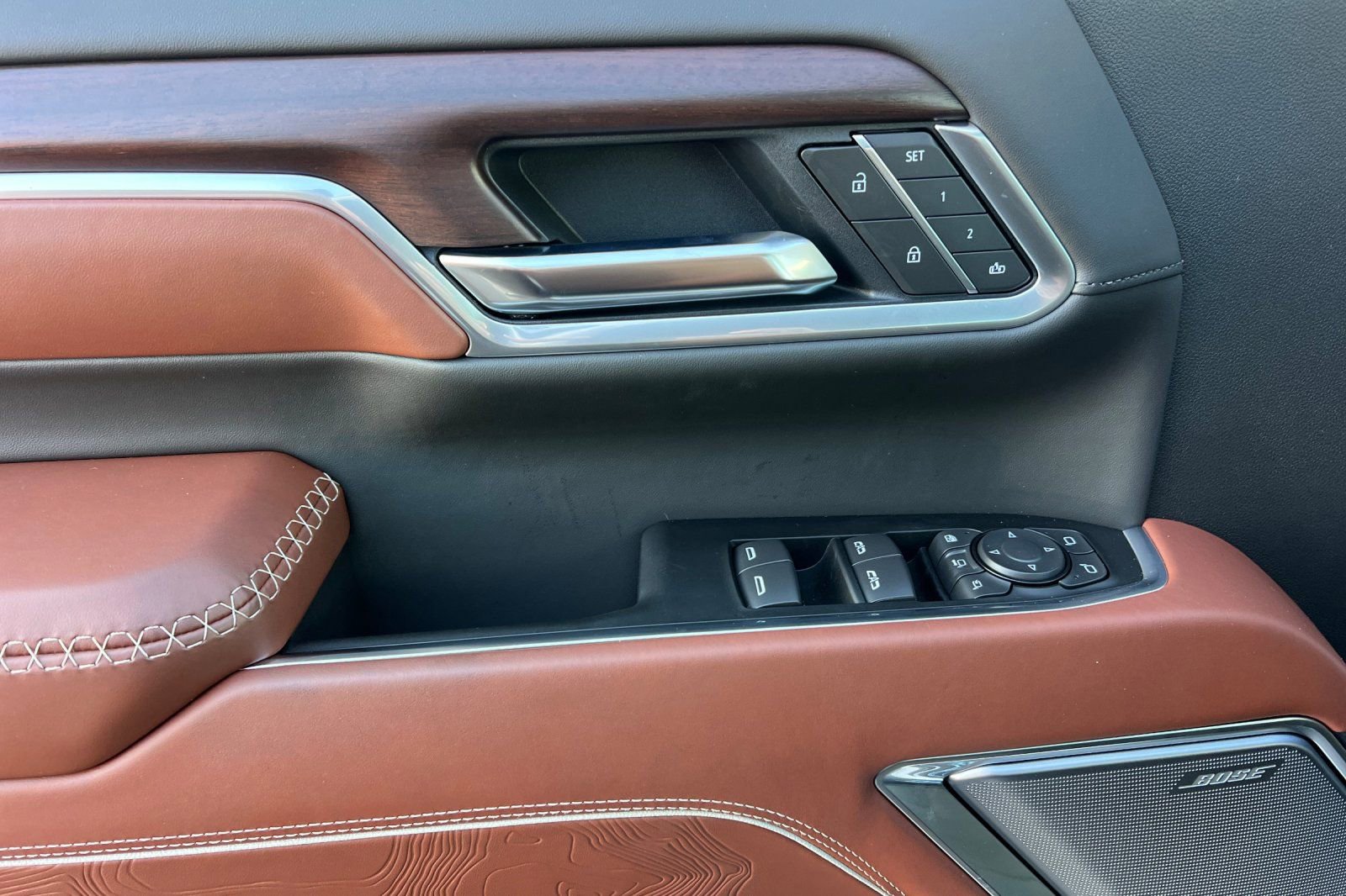 New 2026 GMC Sierra 3500 Denali Ultimate w/ LPO, Black Badging Package image 9