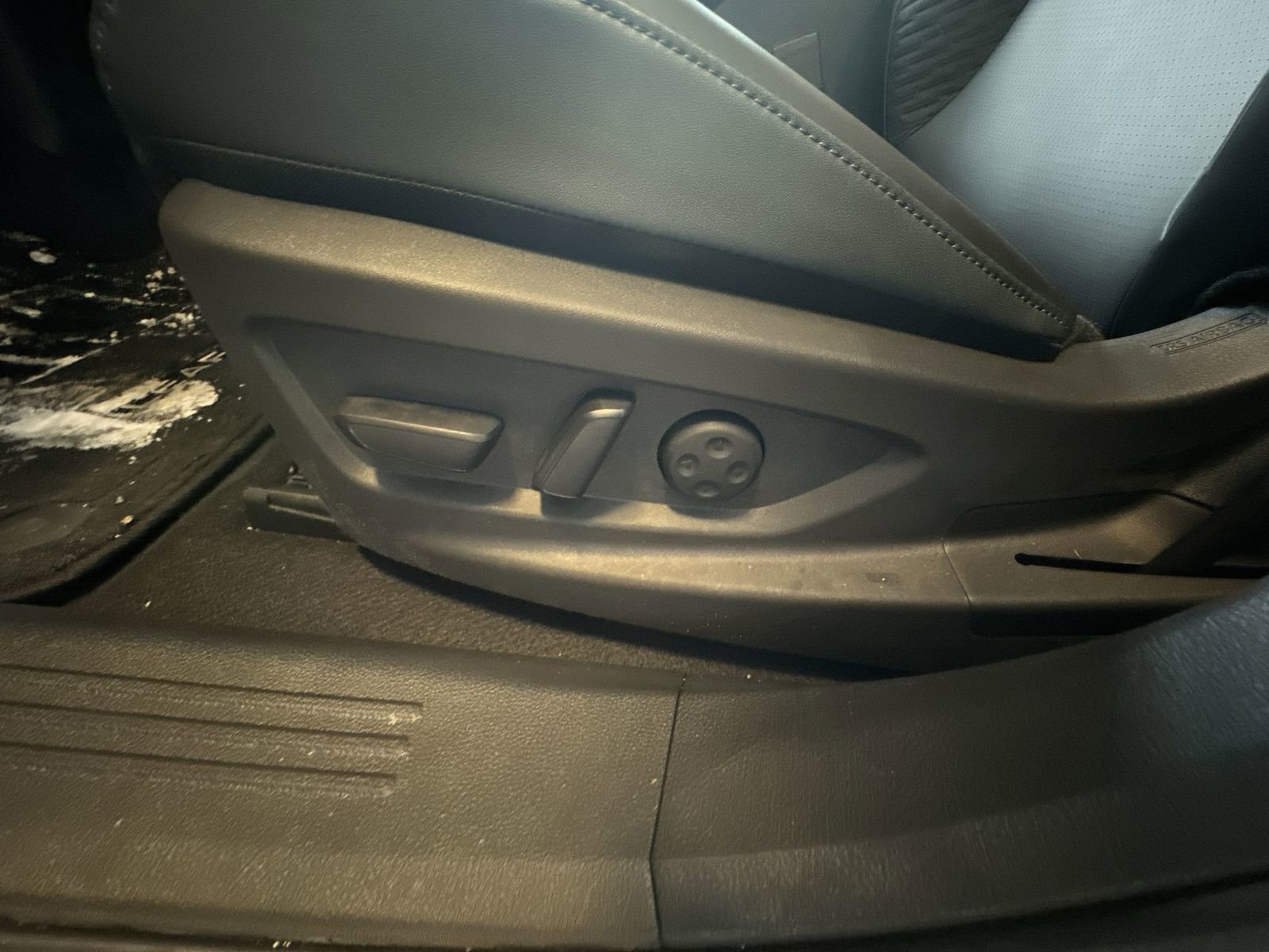 New 2026 Nissan Leaf Platinum+ w/ Cargo Package (Platinum+) image 22